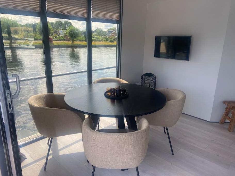 Nederhorst den Berg La Mare Houseboat酒店 外观 照片